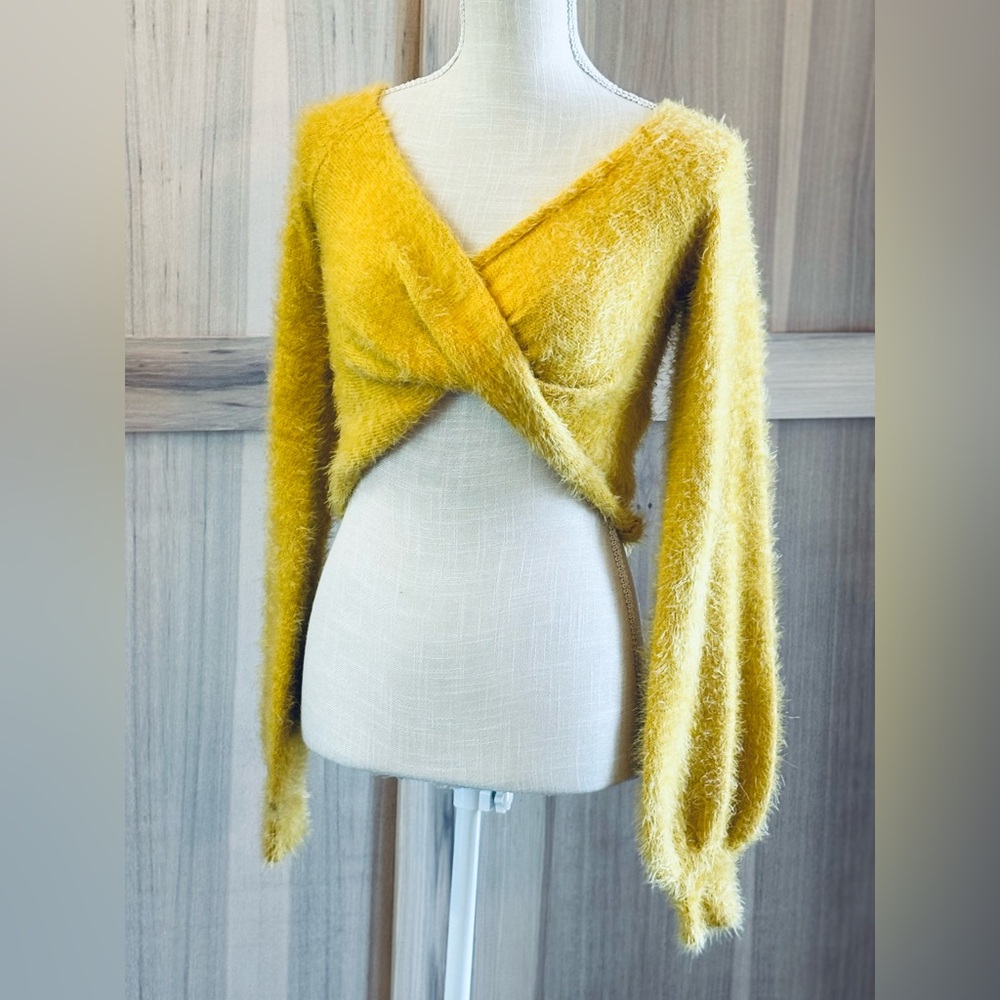 Blue Blush Fuzzy Front Wrap Cropped Shrug. Sweater |  Golden | Chic. Sz-L